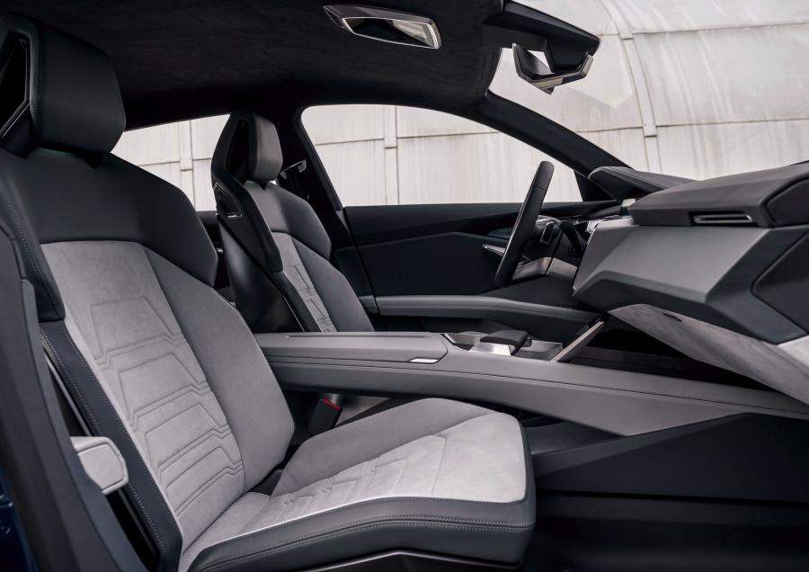 Интерьер Audi e-tron Quattro Concept 2015 года  (фото 29 из 30)